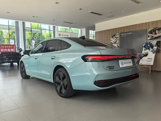 Volkswagen Passat — Фото автомобиля 15