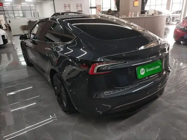 Tesla Model 3 — Фото автомобиля 4