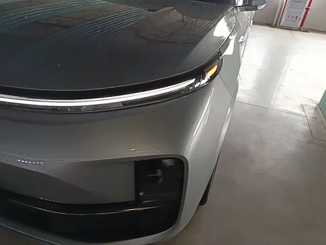 Li Auto L8 — Фото автомобиля 23