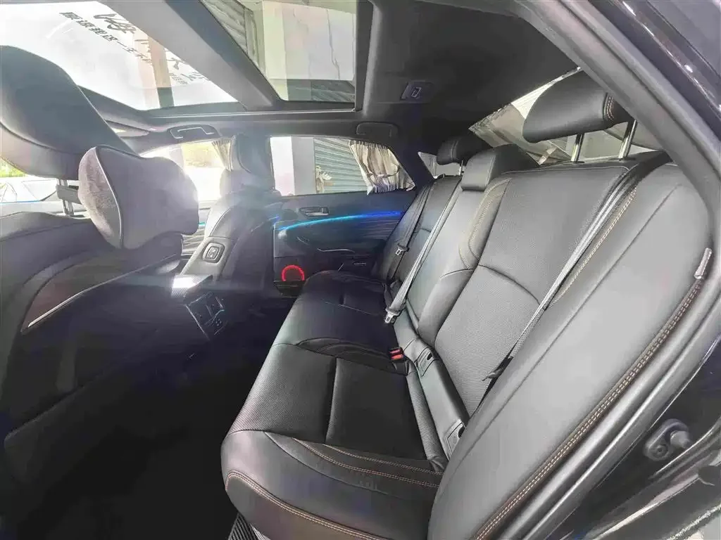 Toyota Avalon 2024 Hybrid 2.0L Luxury Edition — Фото автомобиля 12
