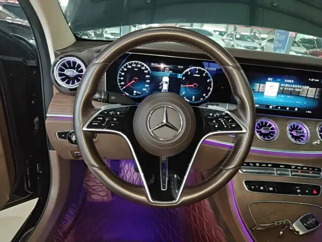 Mercedes-Benz E-Class — Фото автомобиля 10
