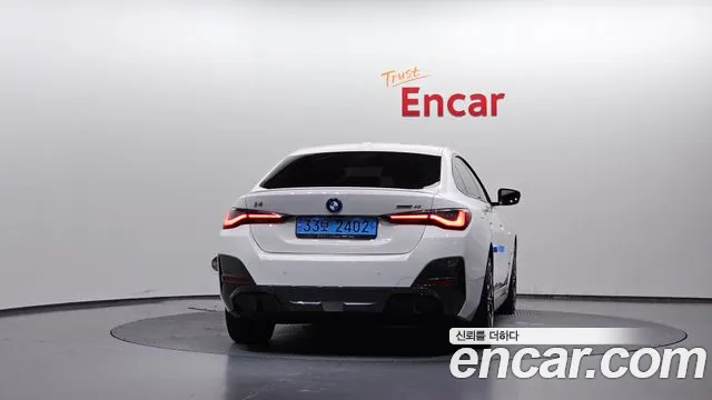 BMW i4 — Фото автомобиля 4