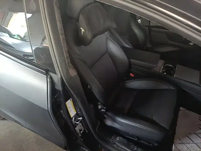 Tesla Model 3 — Фото автомобиля 24
