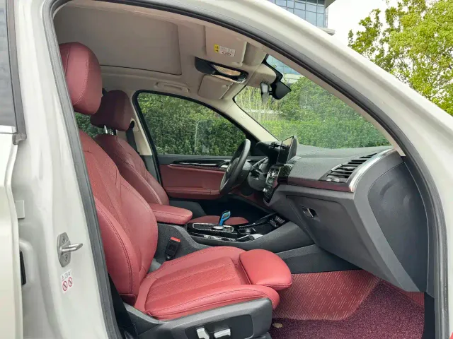 BMW iX3 — Фото автомобиля 10