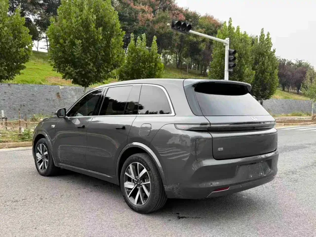 Li Auto L8 — Фото автомобиля 7