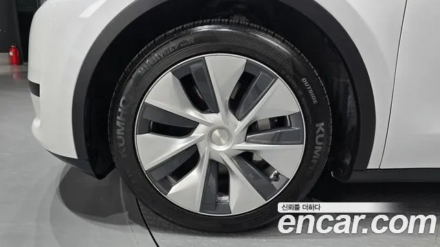 Tesla Model Y — Фото автомобиля 5