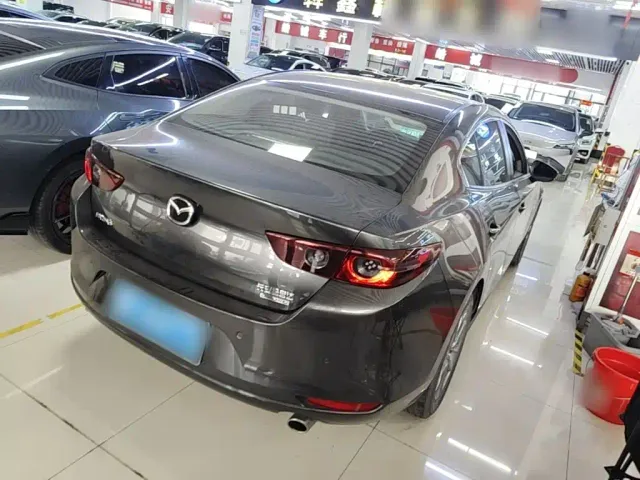 Mazda Axela — Фото автомобиля 6