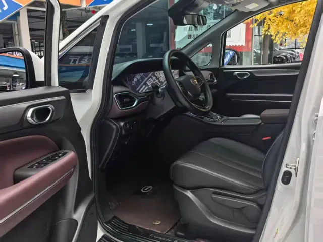 GAC Trumpchi M6 — Фото автомобиля 5