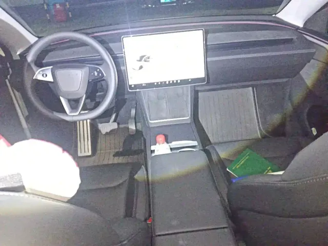 Tesla Model Y — Фото автомобиля 12