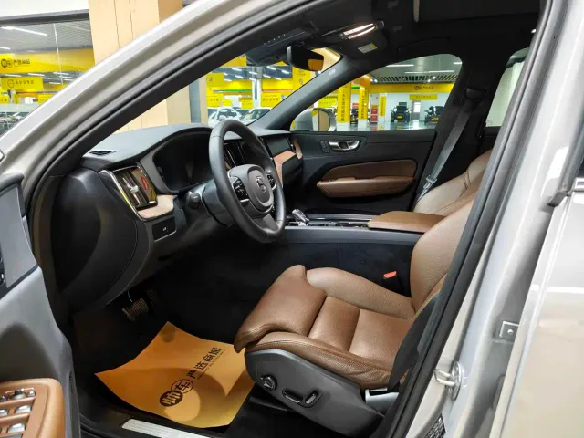 Volvo XC60 — Фото автомобиля 10