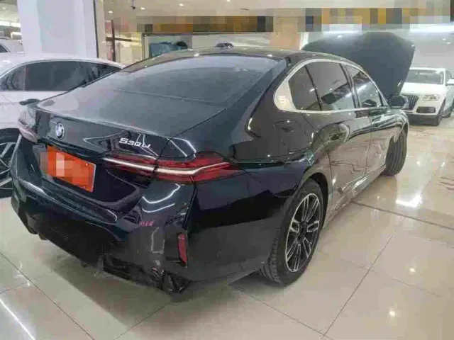 BMW 5 Series — Фото автомобиля 2