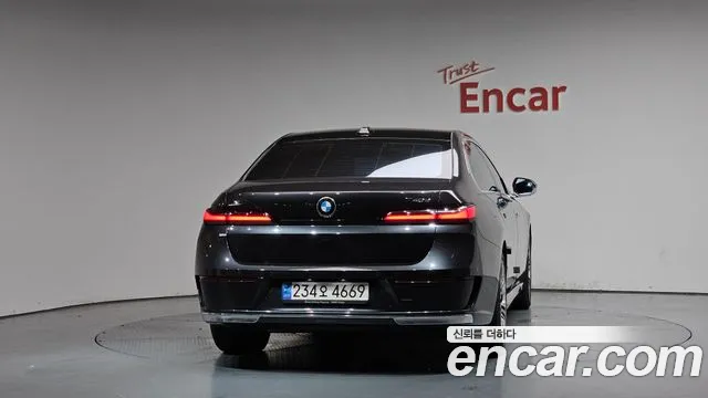 BMW 7-Series — Фото автомобиля 3