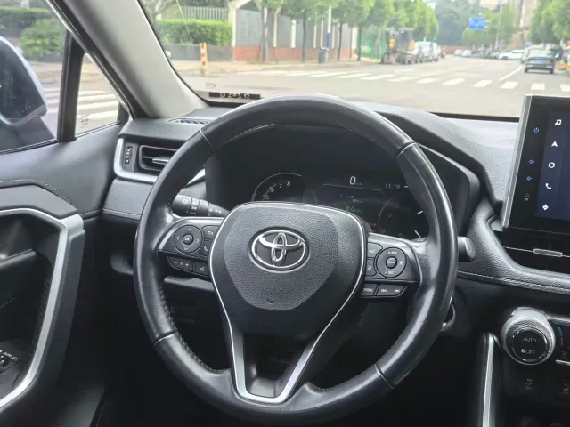 Toyota RAV4 — Фото автомобиля 14