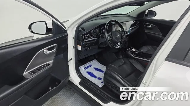 Kia Niro — Фото автомобиля 15