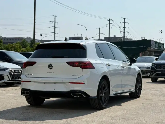 Volkswagen Golf — Фото автомобиля 9