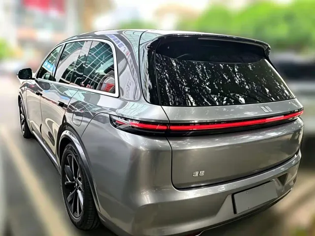 Li Auto L8 — Фото автомобиля 9
