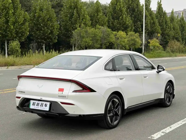 Wuling Starlight — Фото автомобиля 9
