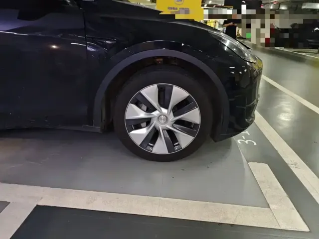 Tesla Model Y — Фото автомобиля 24