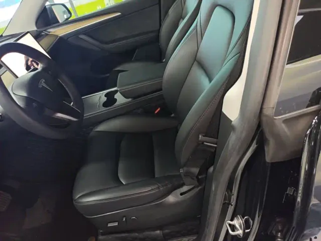 Tesla Model Y — Фото автомобиля 14