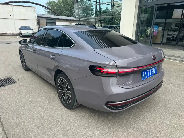 Volkswagen Passat — Фото автомобиля 3