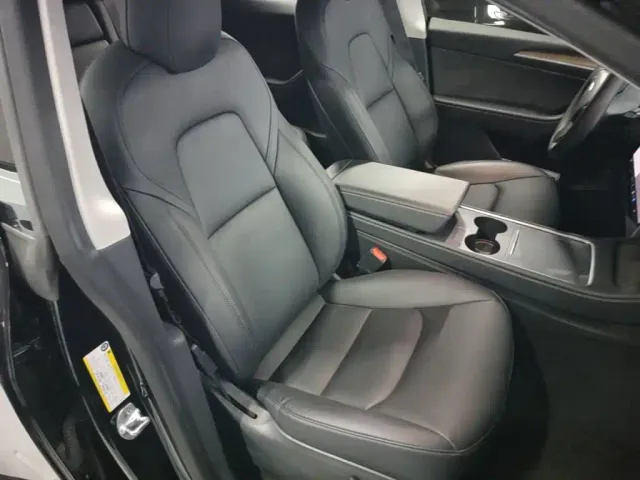 Tesla Model Y — Фото автомобиля 24