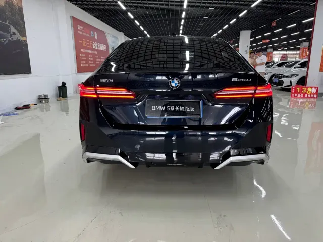 BMW 5 Series — Фото автомобиля 14