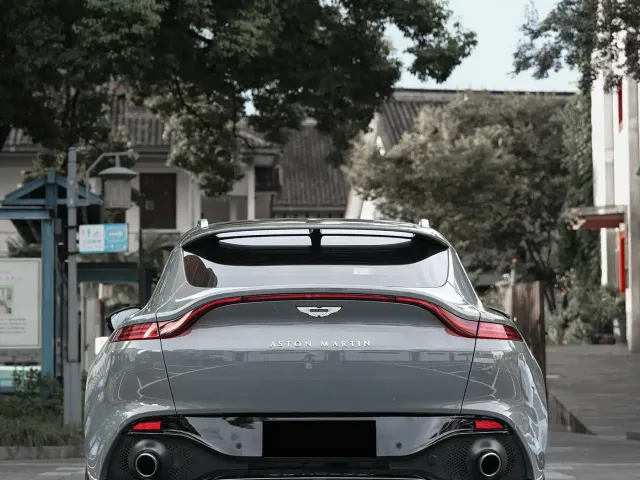 Aston Martin DBX — Фото автомобиля 4