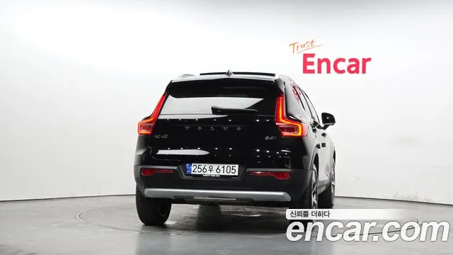 Вольво XC40 B4 Ultimate Bright — Фото автомобиля 4