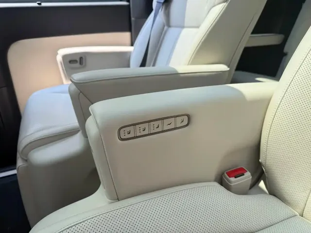 Li Auto MEGA — Фото автомобиля 14