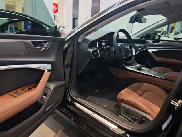 Audi A7L — Фото автомобиля 15