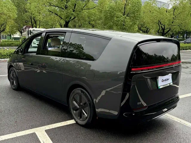 Li Auto MEGA — Фото автомобиля 5