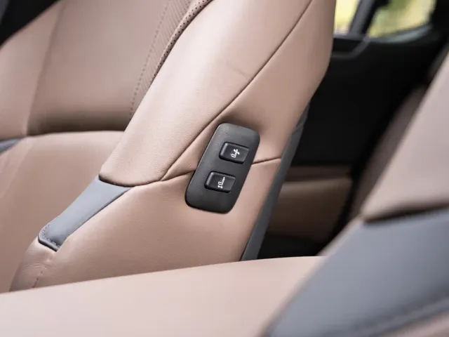 Lexus ES — Фото автомобиля 23