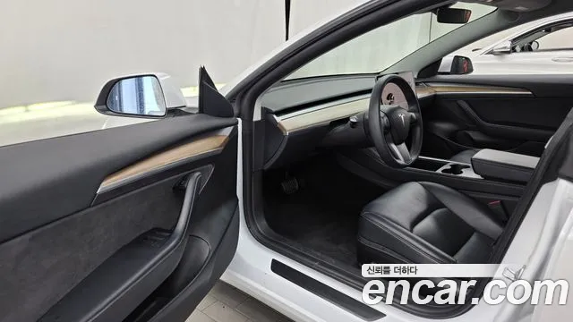 Tesla Model 3 — Фото автомобиля 15
