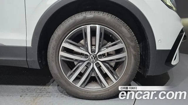 Volkswagen Tiguan — Фото автомобиля 17