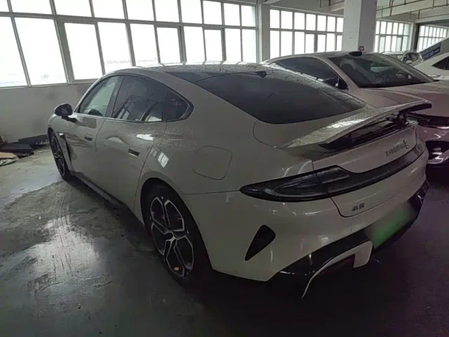 Xiaomi SU7 — Фото автомобиля 4