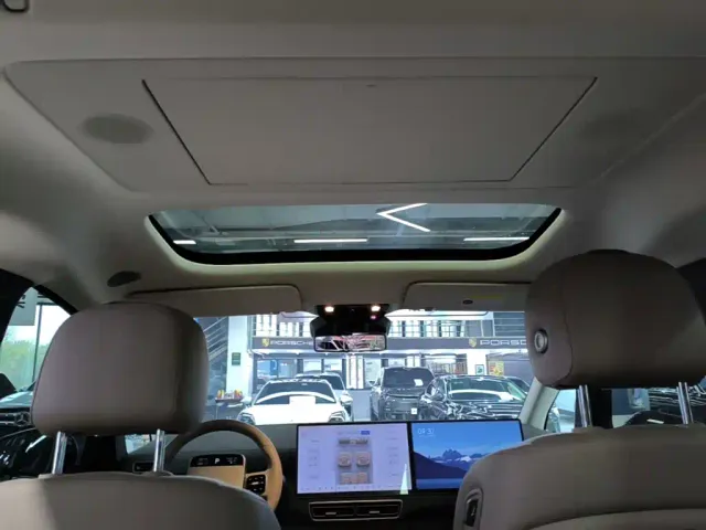 Li Auto MEGA — Фото автомобиля 17