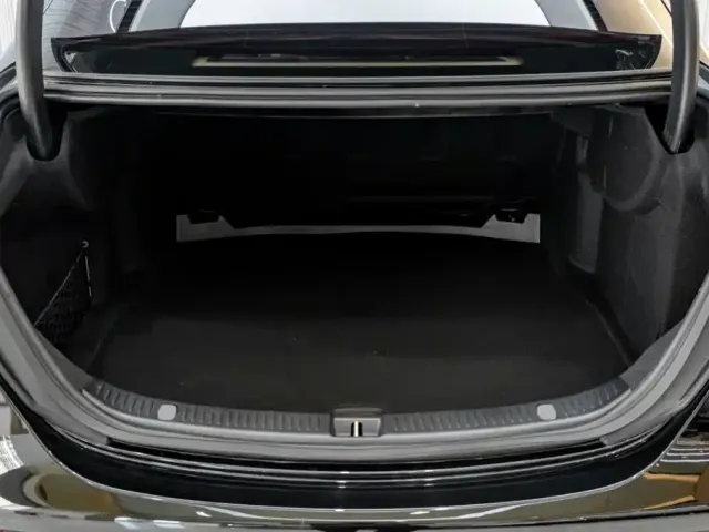 Mercedes-Benz E-Class — Фото автомобиля 12