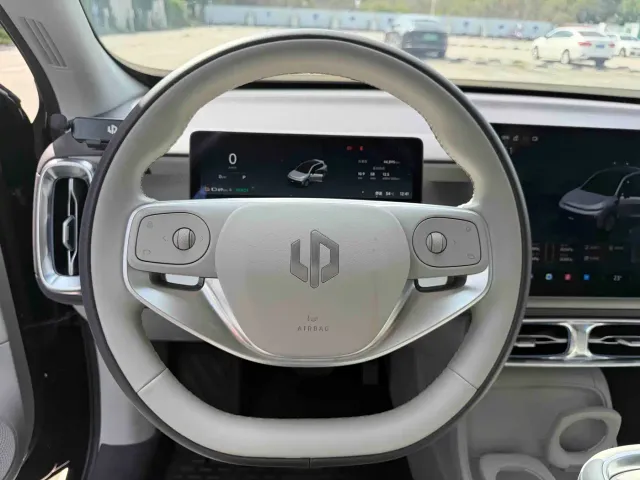 Leapmotor B10 — Фото автомобиля 13