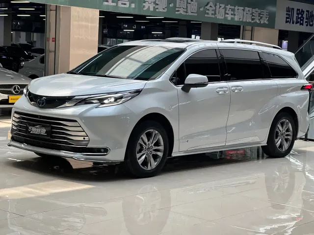 Фотография автомобиля — Toyota Sienna