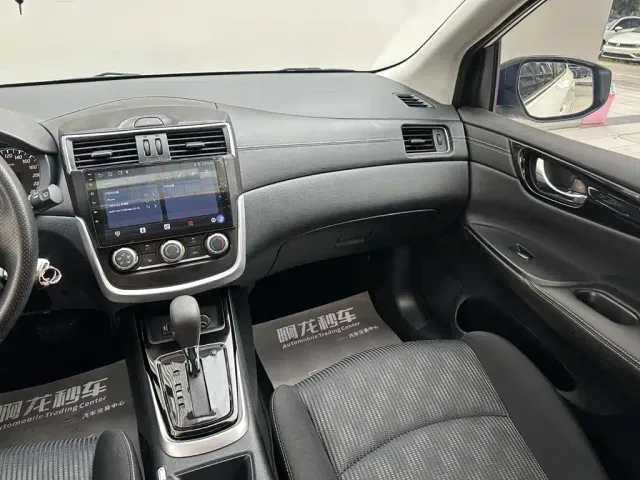 Nissan Tiida — Фото автомобиля 11