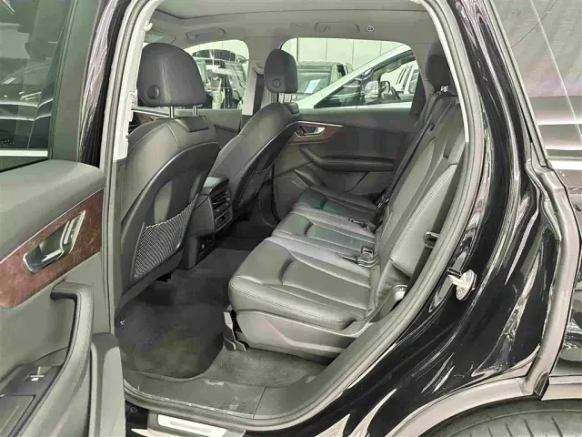 Audi Q7 — Фото автомобиля 12