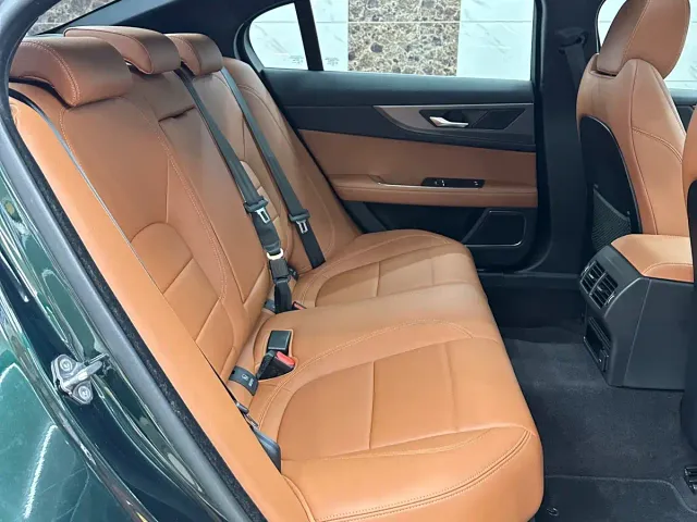 Jaguar XEL — Фото автомобиля 11