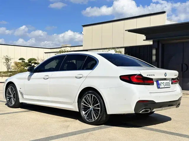 BMW 5 Series — Фото автомобиля 6