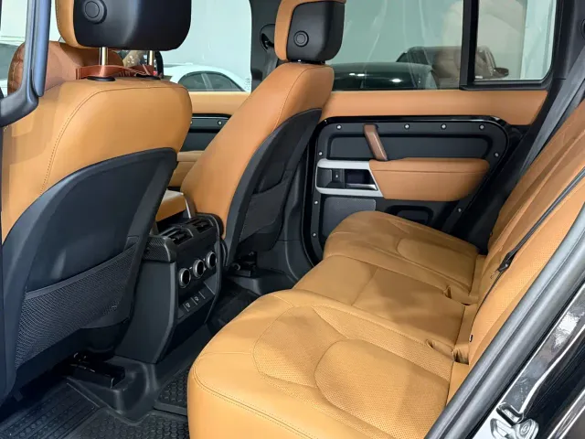 Land Rover Land Rover Defender 2023 Facelift 110 3.0T P400 Dark Special Edition — Фото автомобиля 9