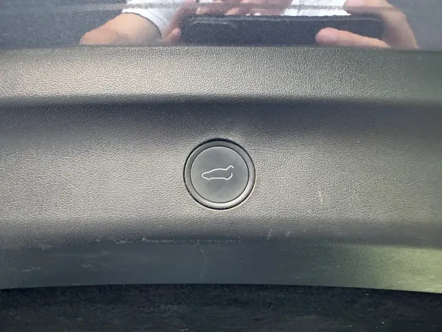 Tesla Model Y — Фото автомобиля 21