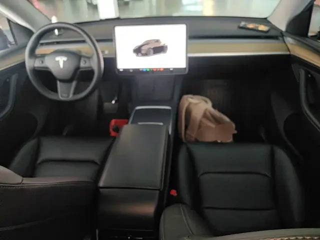 Tesla Model Y — Фото автомобиля 9