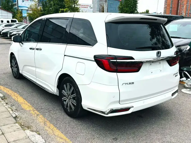 Honda Odyssey — Фото автомобиля 8