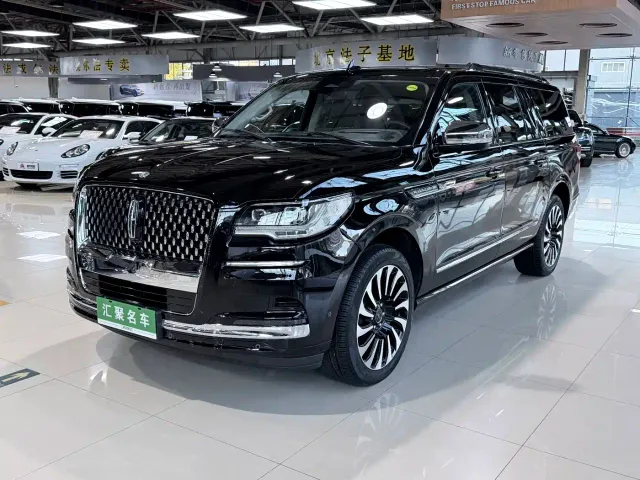 Фотография автомобиля — Lincoln Navigator