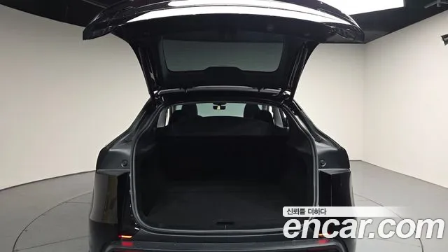 Tesla Model Y — Фото автомобиля 18