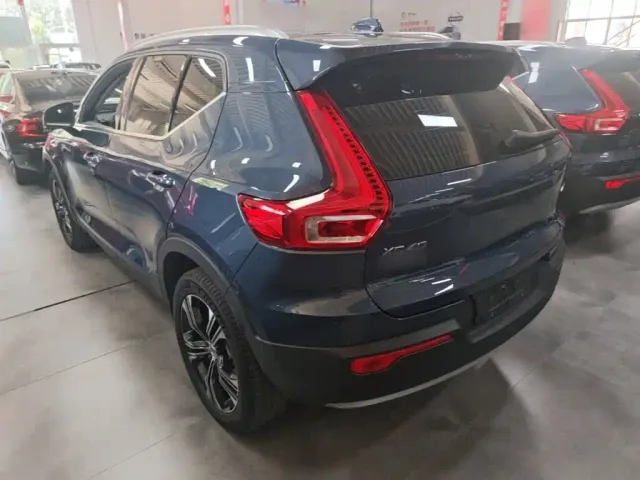 Volvo XC40 — Фото автомобиля 4